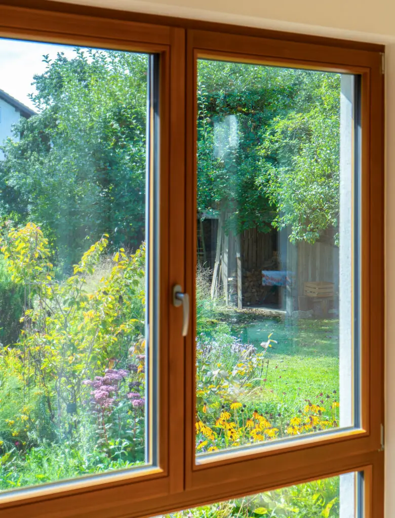 Frühlingshafter Ausblick in den Garten der Ferienwohnung Bett & Blume in Bermatingen