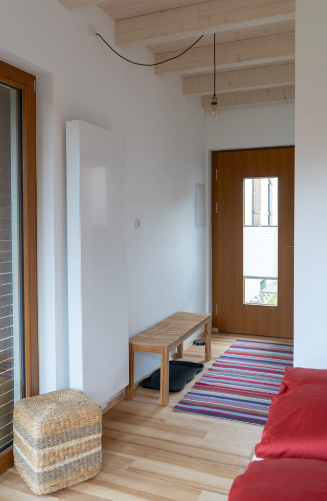 Heller, einladender Flur der Ferienwohnung Bett & Blume in Bermatingen